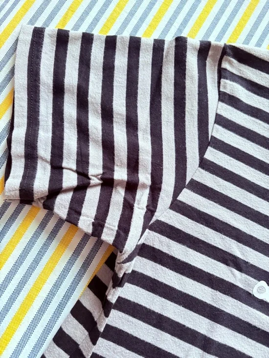 Unisex Uniqlo Paris Stripe Tee with French Flag Graphic, 100% cotton - Picture 3 of 6